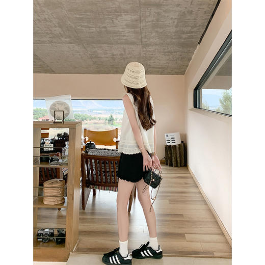 <曾小咸推荐>3.27现货秒杀！微信超特价！杏色蕾丝边无袖娃娃衫衬衫 日常159.99 立减80 秒杀79.99！黑色短裤 日常139.99 立减70 秒杀69.99！ 商品图5