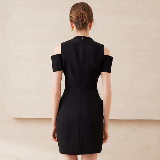 【V领露肩小黑裙】EITIE爱特爱气质收腰显瘦连衣裙2025夏季新款B2507656 商品图4