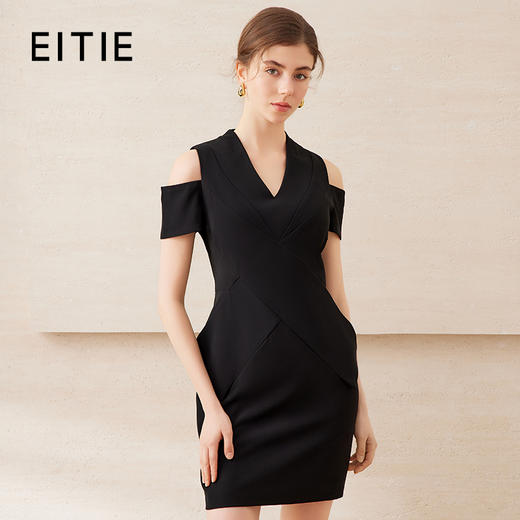 【V领露肩小黑裙】EITIE爱特爱气质收腰显瘦连衣裙2025夏季新款B2507656 商品图0