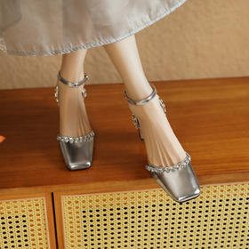 【预售5天】玛丽珍包头粗跟凉鞋女夏减龄百搭方头水钻浅口一字扣带高跟鞋女鞋SLK&Y551