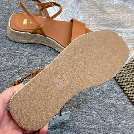 外贸出口，正品ZARA草编厚底全皮女士凉鞋

尺码:35-41码(标准码，修长款)
材料:头层牛皮
大底:草编➕橡胶
包装:袋装
专柜39.95欧，折合人民币320元 商品图13