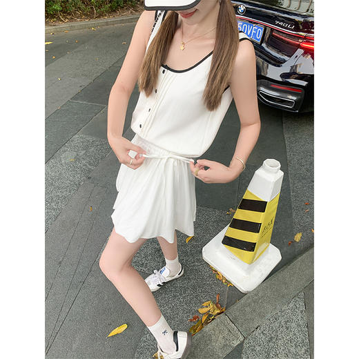 <曾小咸推荐>现货秒杀 ！微信超特价！休闲通勤白色撞黑色边高腰连衣裙 日常189.99 立减90 秒杀99.99！！ 商品图3