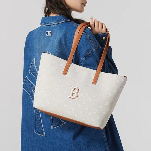 经典百搭的#【MLB男女情侣25春季老花满印托特包】超大容量轻松装！颜值高巨能装巨实用！ 商品图0