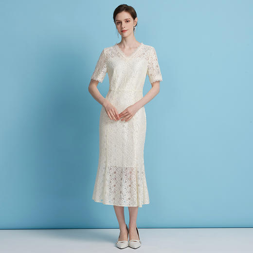 EITIE爱特爱花边V领镂空鱼尾裙法式蕾丝绣花连衣裙2025年夏季新款B2507682 商品图4