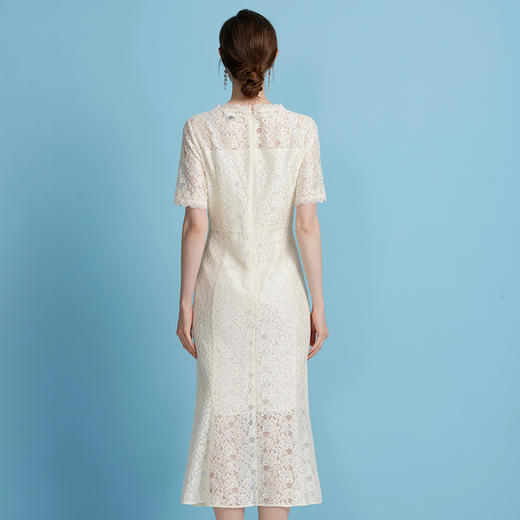 EITIE爱特爱花边V领镂空鱼尾裙法式蕾丝绣花连衣裙2025年夏季新款B2507682 商品图5