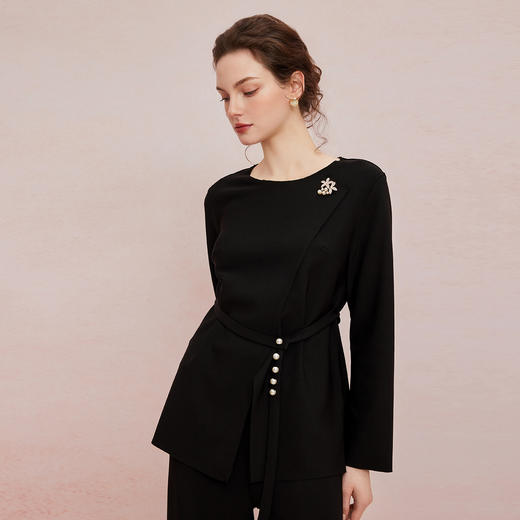 QF110斯尔丽2025新款四面弹舒适面料颗粒视觉宽松舒适上衣配直筒裤套装 商品图9