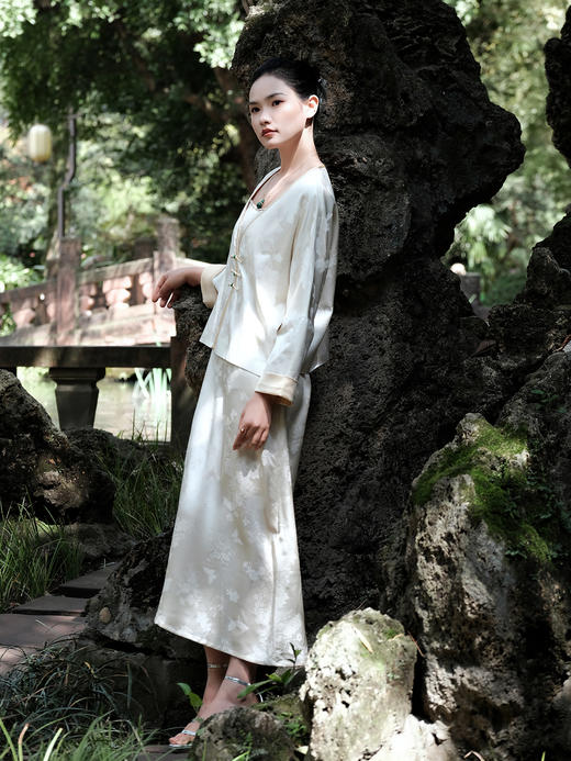 盛唐婧 |真丝缎提花花罗小外套 商品图3