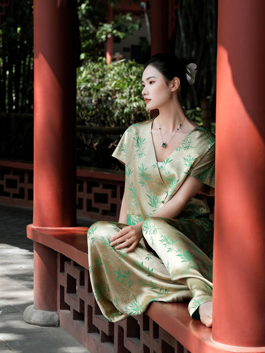 盛唐婧 |桑蚕丝竹菊清影双色提花裤子 商品图3