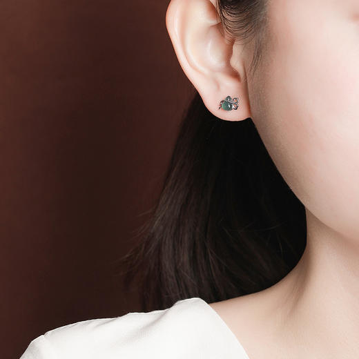 S925纯银镀金蓝水翡翠和田玉碧玉，蜜蜡蝴蝶结葫芦小巧银耳钉CW-ED03875 商品图3