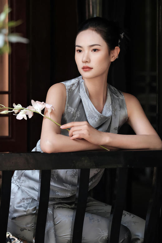 盛唐牡丹 |雪灰梅兰竹菊真丝荡领上衣 商品图2