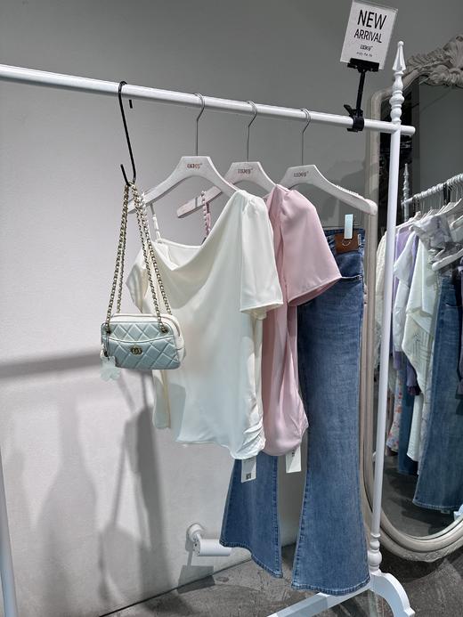 【门店同款】ENJOY夏季“悠然之境”气质珍珠肩带上衣 162267808 商品图0