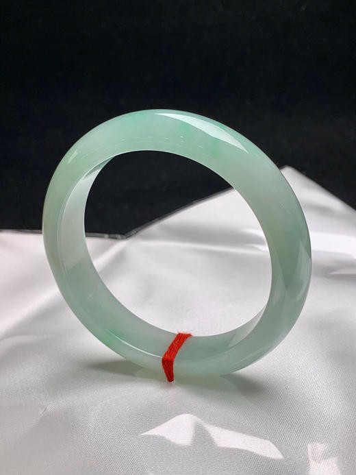 612665，59.5圈口，糯化晴底飘绿花正圈平安镯，晴水绿底色，水头好，细腻 商品图2