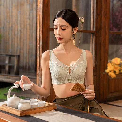 【88元1件】大胸显小四排扣记忆钢圈夹棉杯文胸-2251106 商品图2