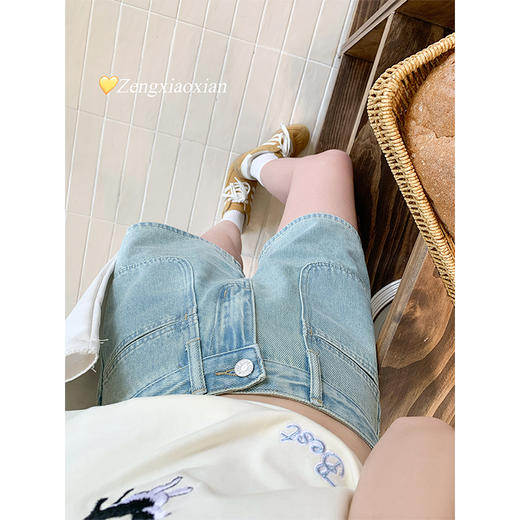 <曾小咸推荐>高腰百搭休闲宽松浅蓝色牛仔短裤 商品图0