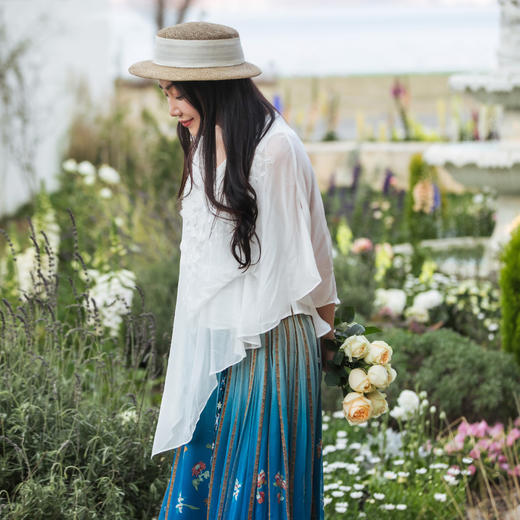 【林栖设计小店】盘花钉珠真丝衫绣花披肩宽松显瘦2025夏季新品花仙子衬衫1952047 商品图4