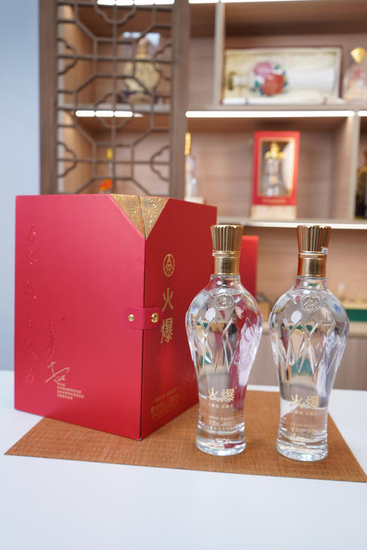 💥五粮液建厂72周年纪念馆藏酒 ❗️🌈李永波领衔四位世界冠军联名限定 ❗️五粮液自营产品❗️馆藏新品❗️🎁【五粮液火爆荣光礼盒】送五粮液酒具🥂 商品图3