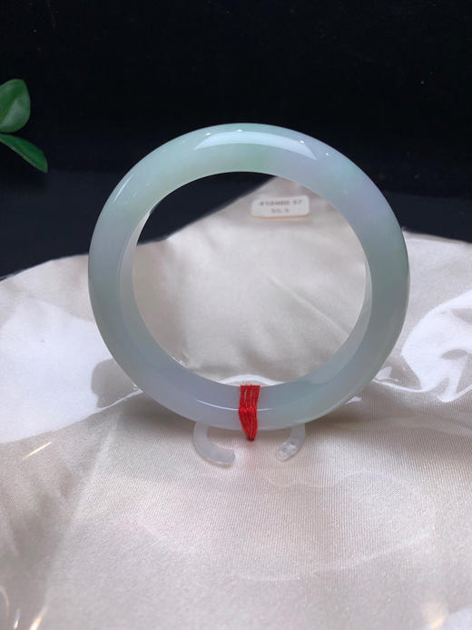 612675，55.5飘绿正圈手镯，整条底妆非常细。干净清爽，带清新淡雅绿底 商品图1