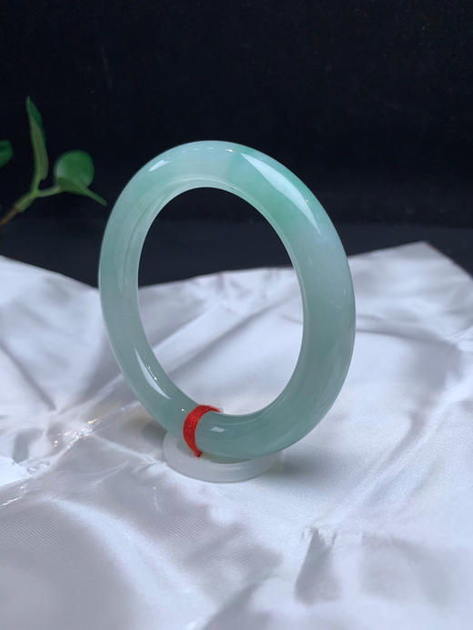 612668，52.5冰绿底圆条，整条带绿底色，润润的，干净甜美 商品图1