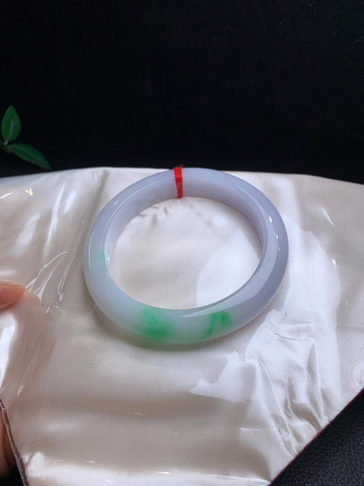 612672，60飘阳绿手镯，清新细腻的底色，一截阳绿 ，干净 商品图4