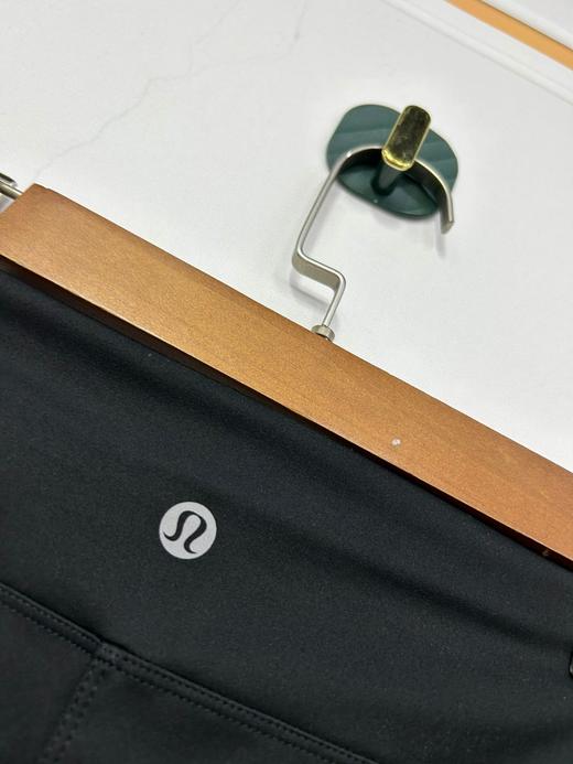 Iulu神裤鼻祖throwbak stil黑色好显瘦
直筒阔腿版型，完全不挑腿型
面料糯叽叽的好软好亲肤,一年四季都可以穿
随便搭配一件T恤上衣显瘦又时髦 商品图7