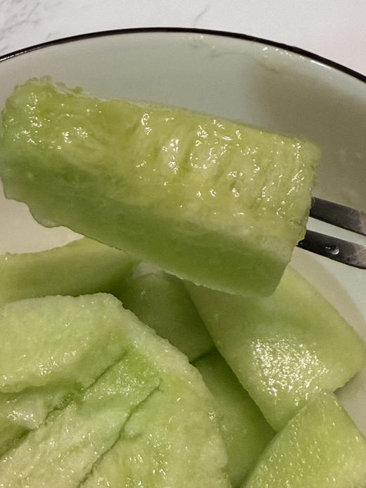 正宗南汇冰淇淋甜瓜  靠皮都甜，公主们，吃瓜！糯的哦！整颗都是软糯鲜甜，水分四溢。 商品图3