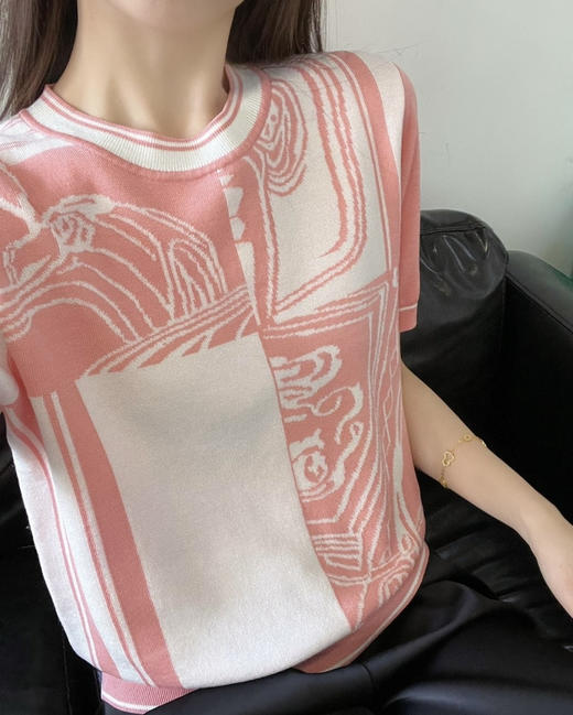 针织圆领衫。  粉色。浅蓝色。 商品图4