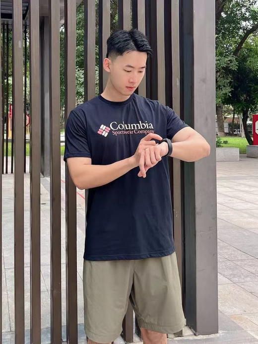 原单正品 Columbia哥伦比亚户外2025夏男女运动舒适旅行短袖圆领肌理感T恤，经典的款式搭配标志性品牌标识，简约又不失格调。
白色黑色藏青
尺码：M-XXL 商品图12