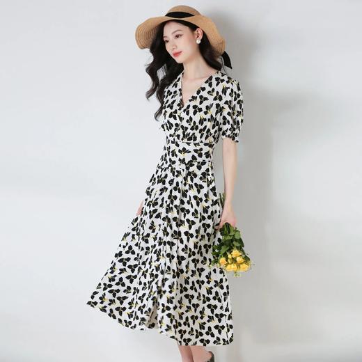 【高货sh】全新升级【铂金会员330/天猫439/差价109】(92711) 洛诗琳2025夏季三叶草V领收腰裹身裙显瘦大摆裙短袖连衣裙 商品图3