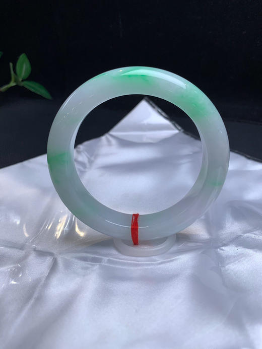 612671，59飘阳绿正圈手镯，条形不错，飘阳绿色， 甜甜的，润润的，干净清新 商品图1