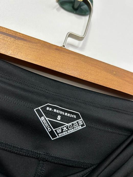 Iulu神裤鼻祖throwbak stil黑色好显瘦
直筒阔腿版型，完全不挑腿型
面料糯叽叽的好软好亲肤,一年四季都可以穿
随便搭配一件T恤上衣显瘦又时髦 商品图9