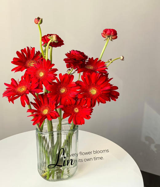 弗朗太阳鲜花充满活力，花型独特，颜色欢快，总能为人带来温暖和幸福，瓶插时间比起其它鲜花来说更久✨灿烂缤纷的色彩，看着心情都变好了🤗，约16支/束+送4支防损耗 商品图2