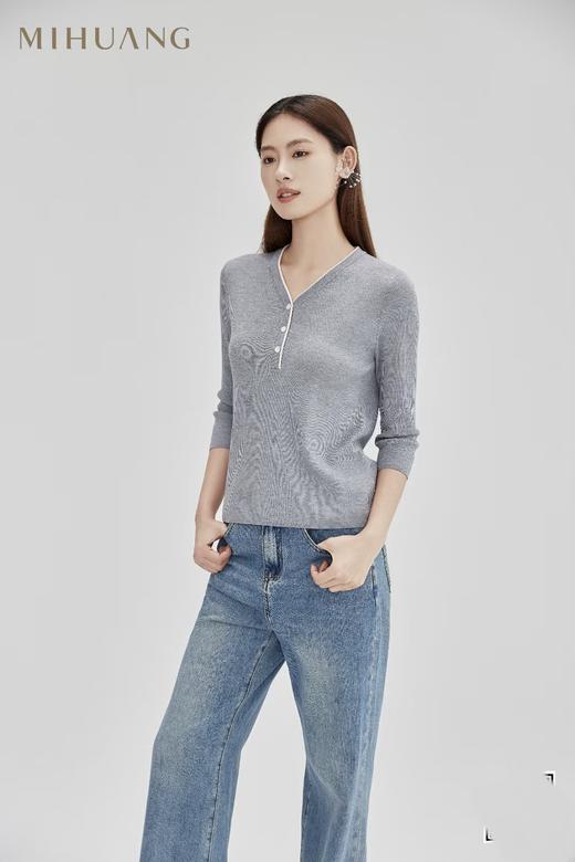米皇V领抽条半开女衫 商品图0