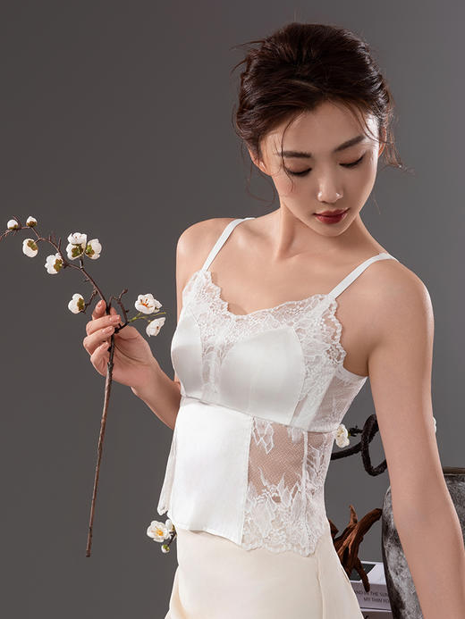 逸红颜周末小集市#真丝蕾丝美背【蝴蝶梦】19姆米真丝弹力缎，拼接进口蕾丝，自带兔耳真丝内杯 商品图0