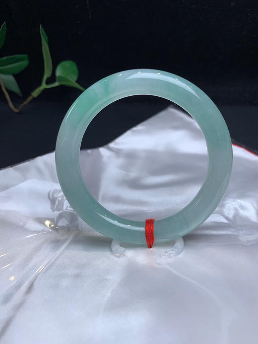 612668，52.5冰绿底圆条，整条带绿底色，润润的，干净甜美 商品图3