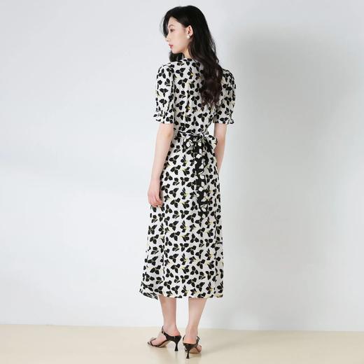 【高货sh】全新升级【铂金会员330/天猫439/差价109】(92711) 洛诗琳2025夏季三叶草V领收腰裹身裙显瘦大摆裙短袖连衣裙 商品图4