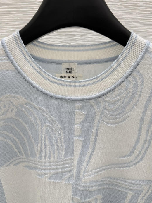 针织圆领衫。  粉色。浅蓝色。 商品图7