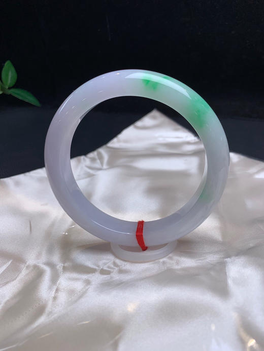 612672，60飘阳绿手镯，清新细腻的底色，一截阳绿 ，干净 商品图3