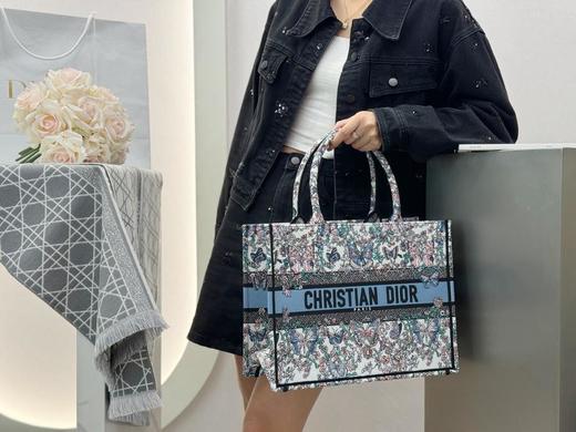 DIOR迪奥印花刺绣棉托特包Tote包购物袋白蓝蝴蝶手提包中号（HH） 商品图5