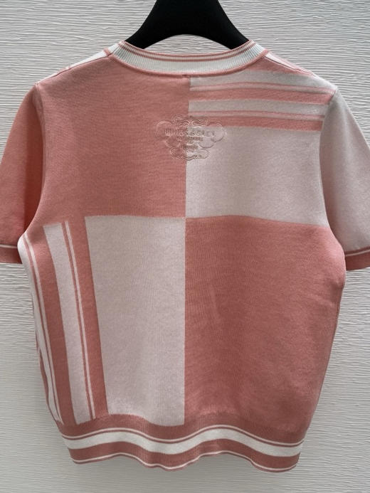 针织圆领衫。  粉色。浅蓝色。 商品图5