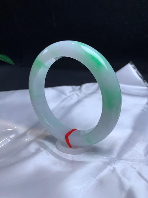 612671，59飘阳绿正圈手镯，条形不错，飘阳绿色， 甜甜的，润润的，干净清新 商品图2