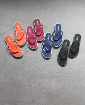 简单粗暴 哈！情侣段 Champion 轻便防水的EVA发泡 夹脚 人字拖 4色入