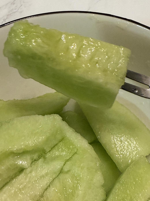 正宗南汇冰淇淋甜瓜  靠皮都甜，公主们，吃瓜！糯的哦！整颗都是软糯鲜甜，水分四溢。 商品图2