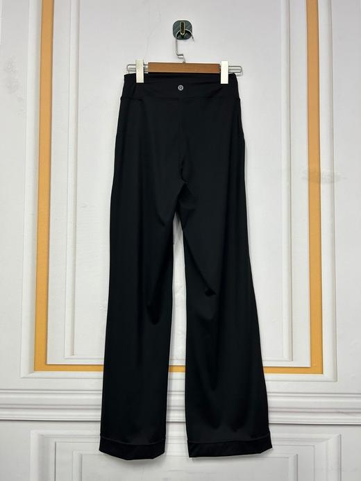 Iulu神裤鼻祖throwbak stil黑色好显瘦
直筒阔腿版型，完全不挑腿型
面料糯叽叽的好软好亲肤,一年四季都可以穿
随便搭配一件T恤上衣显瘦又时髦 商品图6