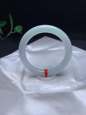 612676，53清新浅绿底圆条，底子很细腻 ，淡淡的浅绿底。温柔甜美，很秀气