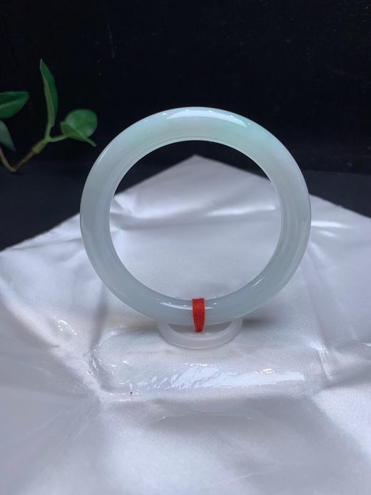 612676，53清新浅绿底圆条，底子很细腻 ，淡淡的浅绿底。温柔甜美，很秀气 商品图0