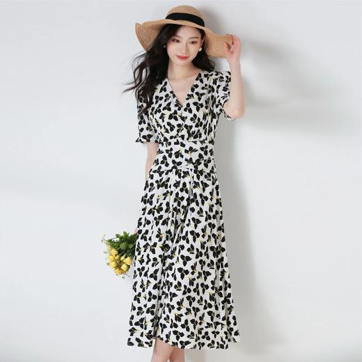 【高货sh】全新升级【铂金会员330/天猫439/差价109】(92711) 洛诗琳2025夏季三叶草V领收腰裹身裙显瘦大摆裙短袖连衣裙 商品图0