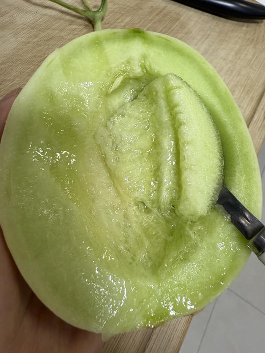 正宗南汇冰淇淋甜瓜  靠皮都甜，公主们，吃瓜！糯的哦！整颗都是软糯鲜甜，水分四溢。 商品图4