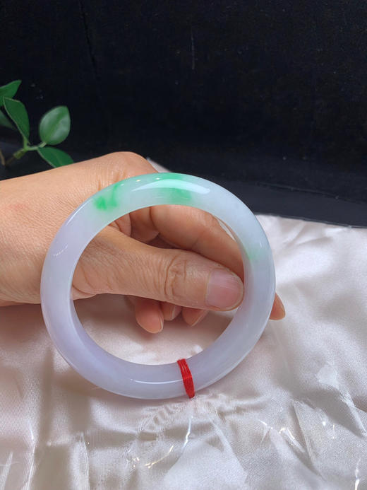 612672，60飘阳绿手镯，清新细腻的底色，一截阳绿 ，干净 商品图5