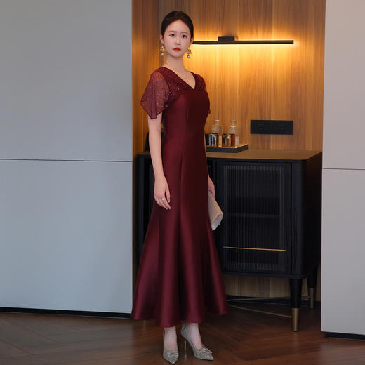 DNO-5CF1998时尚2025春季新品优雅气质大码女装连衣裙钉珠长款连衣裙 商品图3