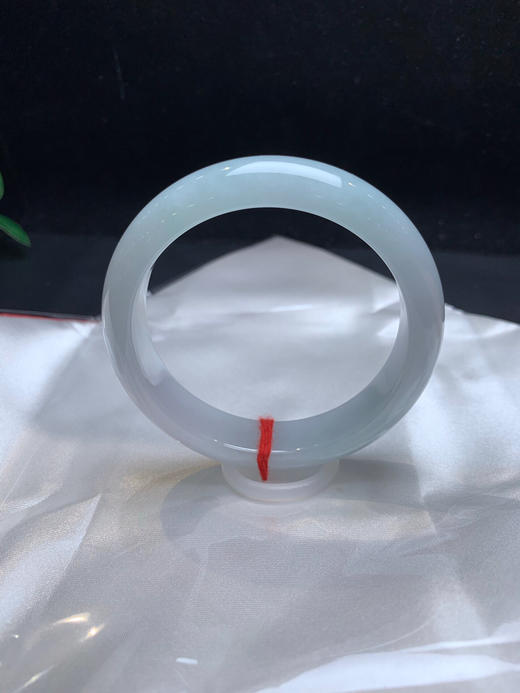 612681，58带底色正圈手镯，底妆均匀干净，一截带淡淡的晴底色，清新干净 商品图2